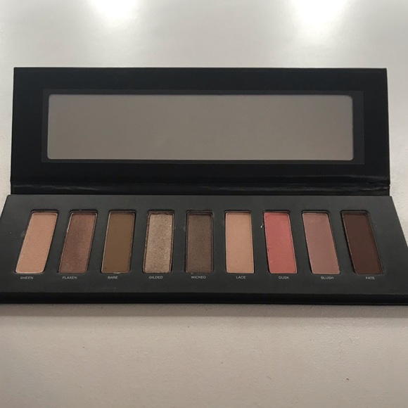 Studio makeup eyeshadow palette - Picture 1 of 3